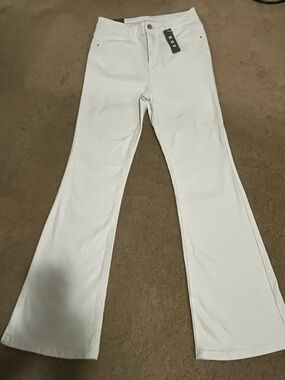 Brand new women’s white jeans Lg